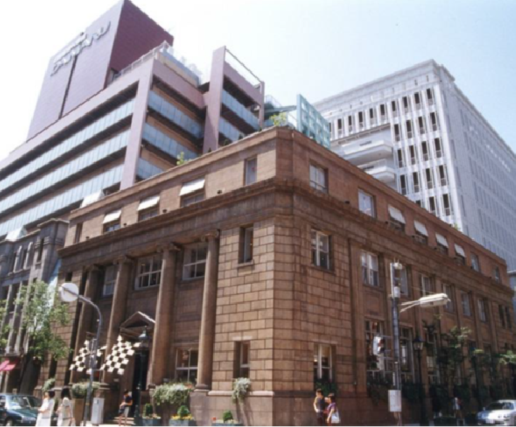 旧居留地店舗の第一号「LIV・LAB・WEST」